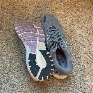 Brooks Womens size 11